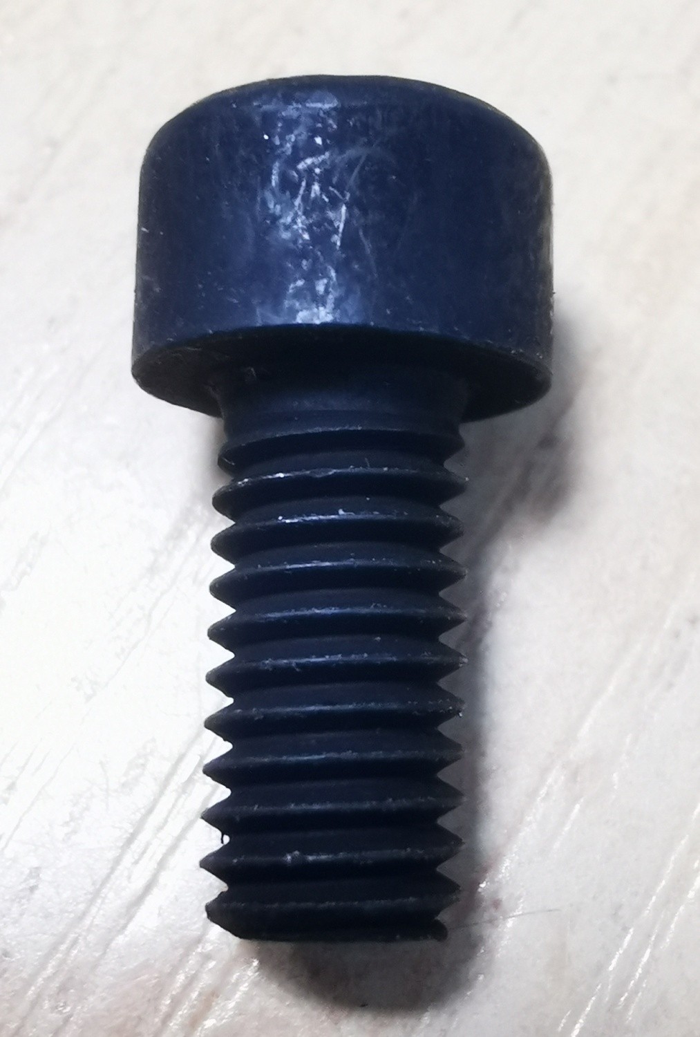 Varžtas kairinis M6x12 L 818004800